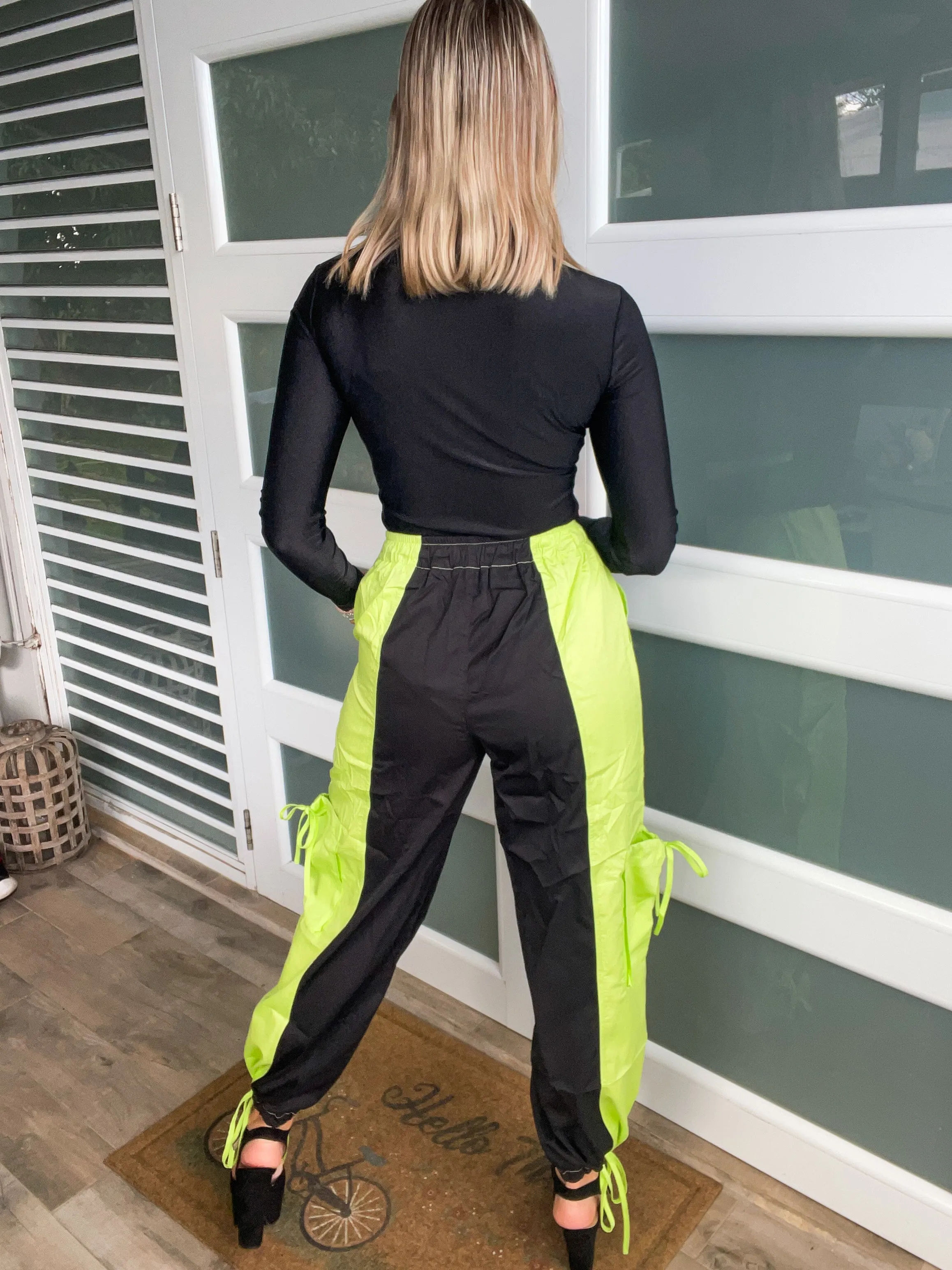 BLACK/NEON GREEN CARGO PANTS