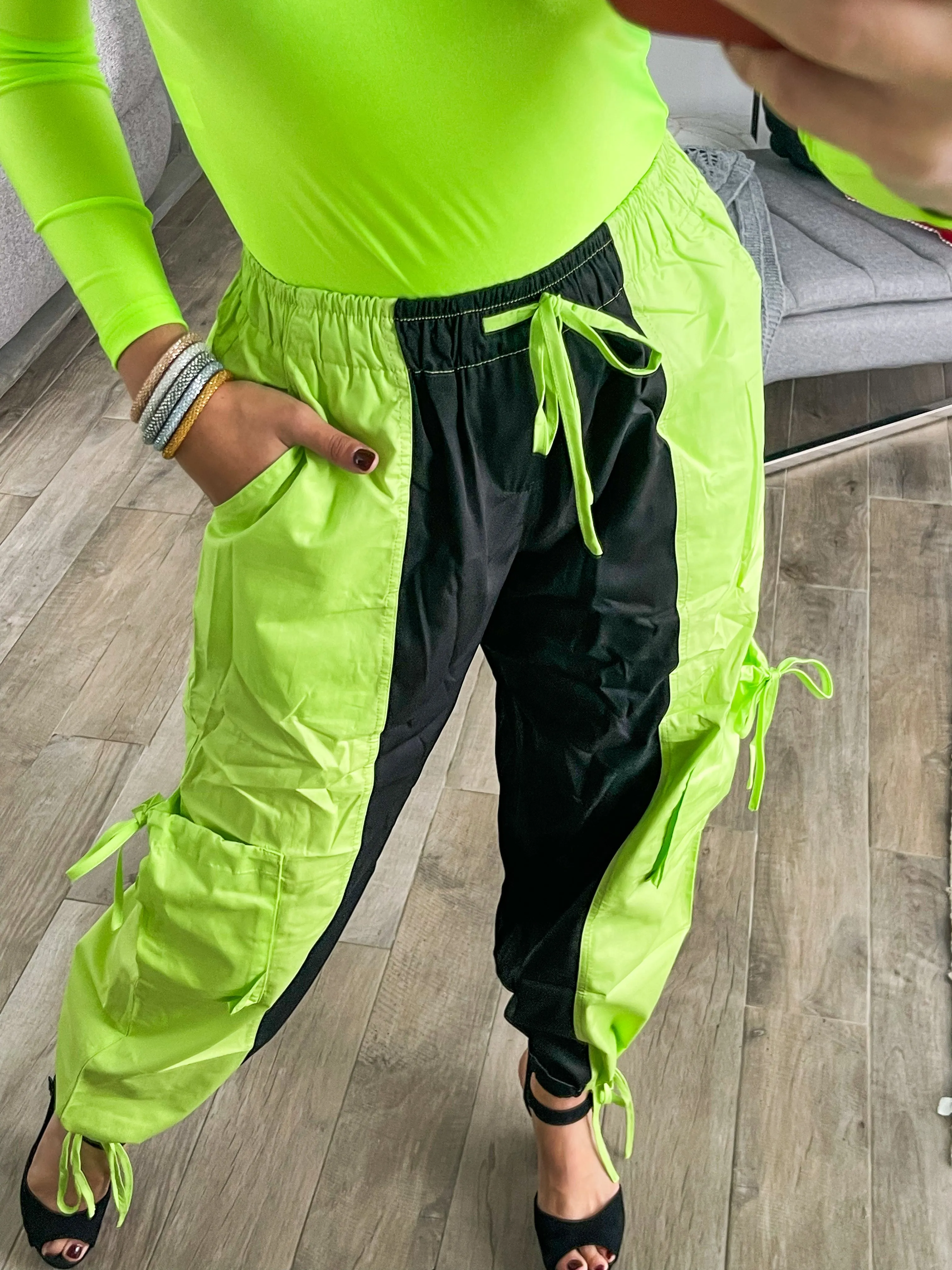 BLACK/NEON GREEN CARGO PANTS