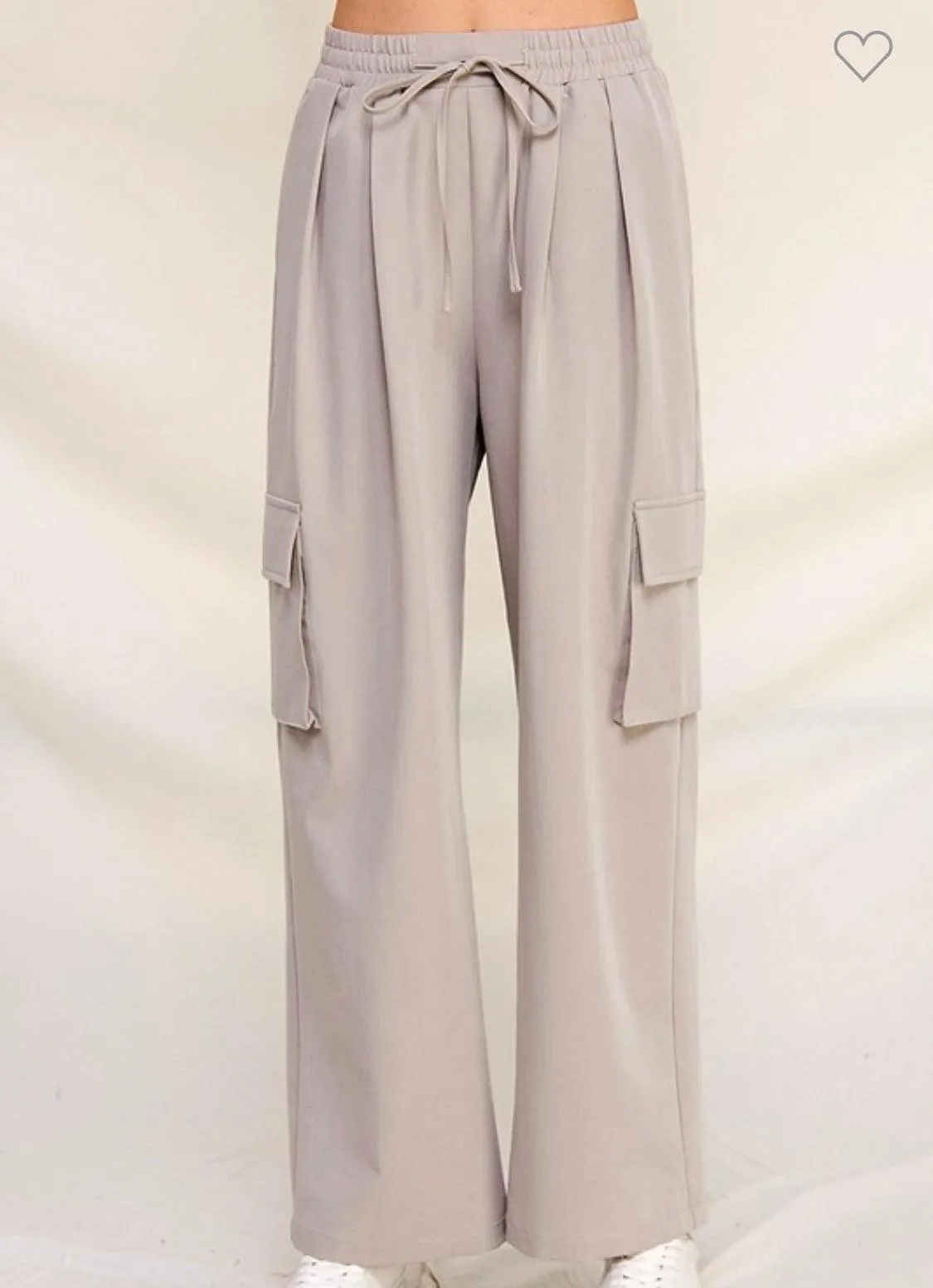 Smooth Twill Cargo Wide Leg Pleated Pants